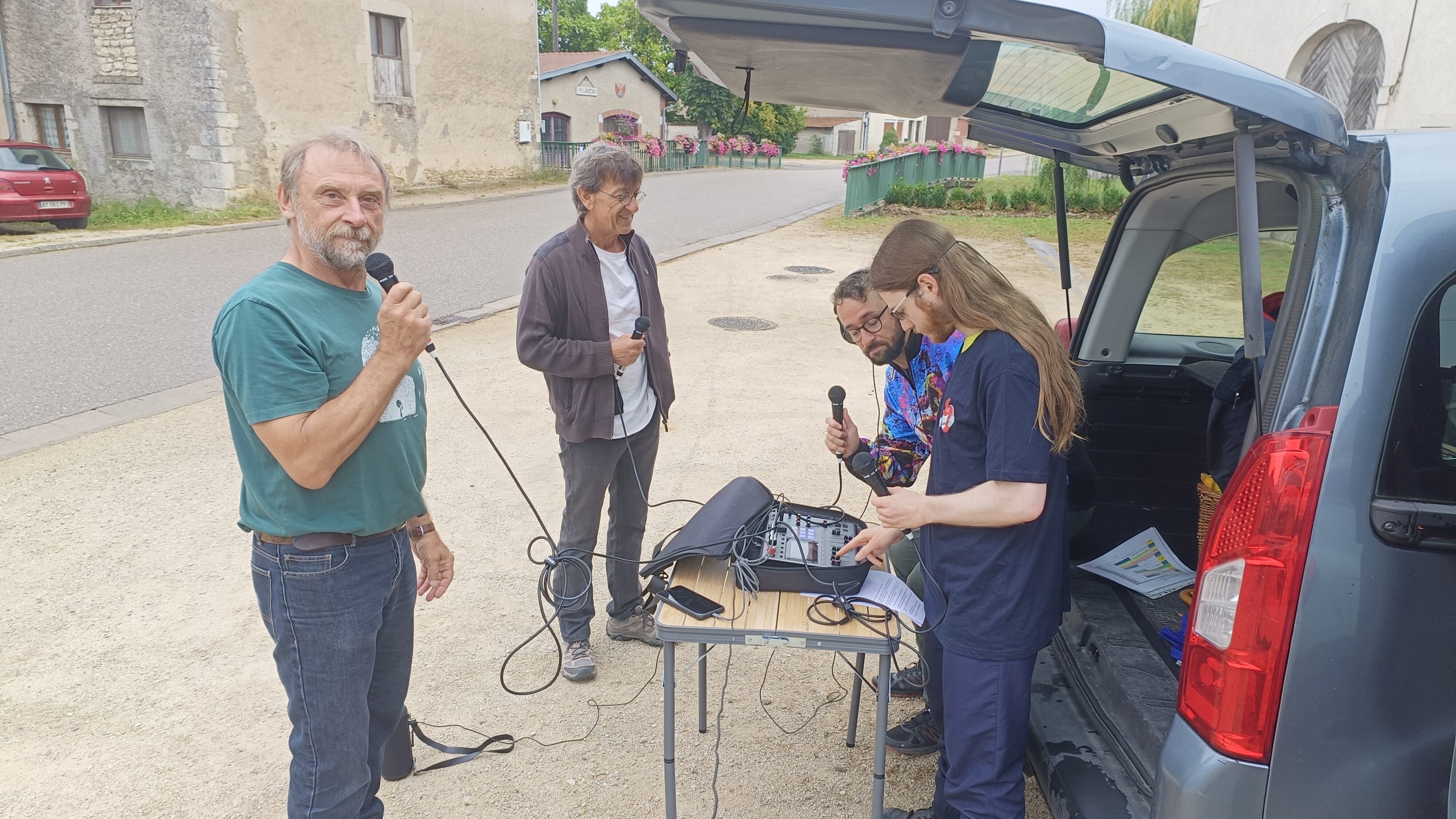 Studio super mobile dans une super automobile